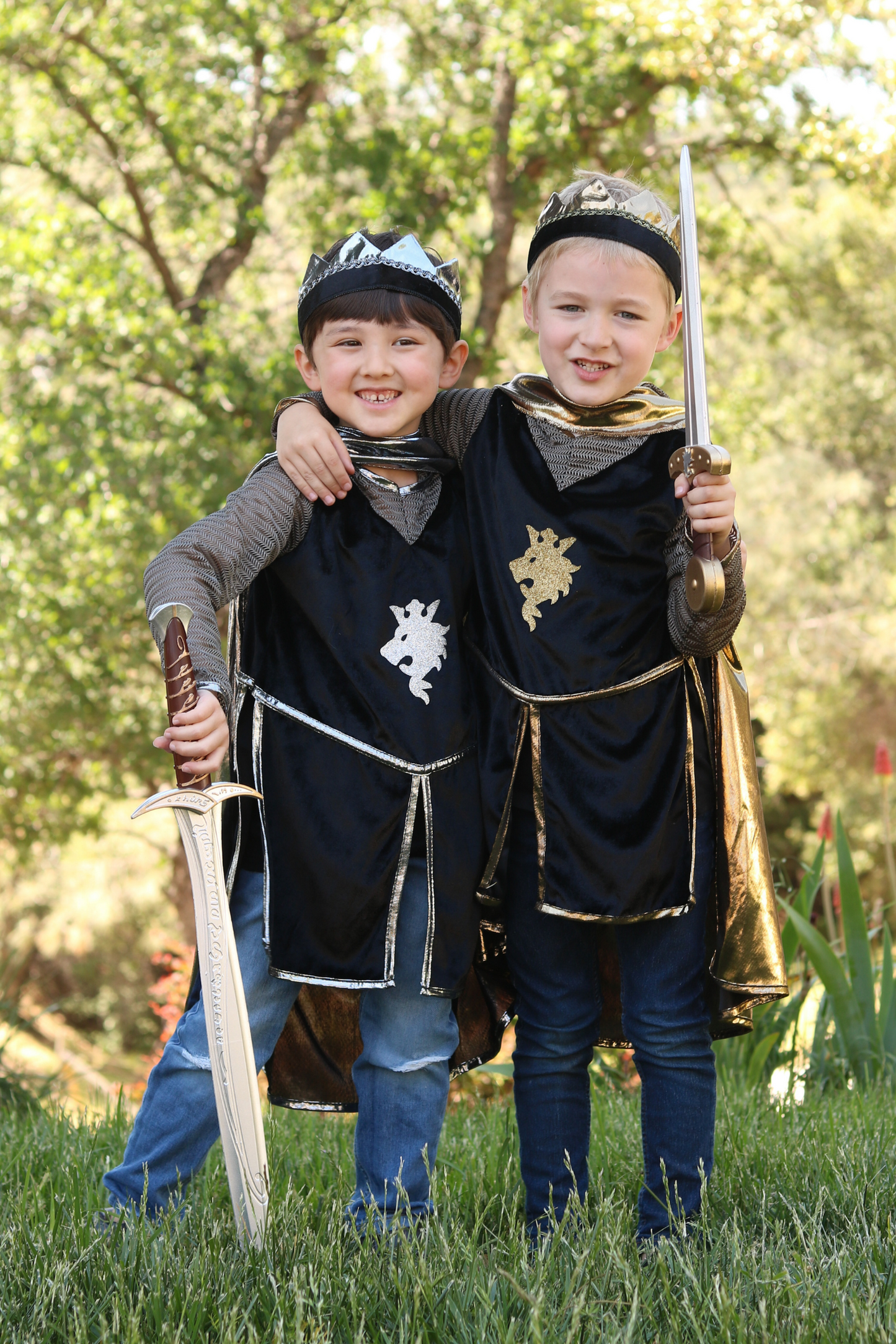SILVER KNIGHT SET WITH TUNIC, CAPE AND CROWN