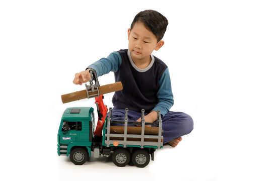 02769 MAN Timber Truck w/ Loading Crane and 3 Trunks