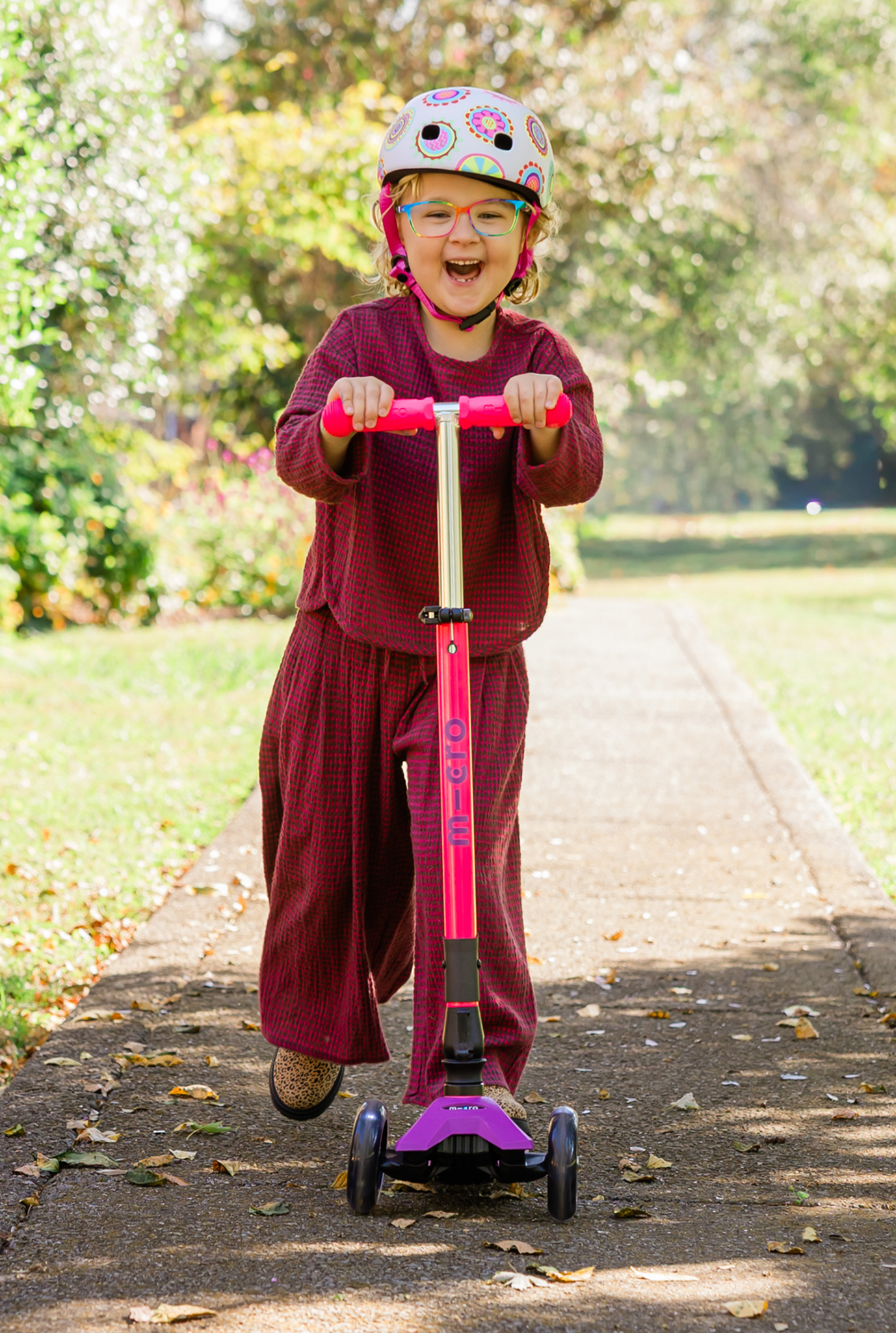 Micro Maxi Foldable LED Scooter Neon Ultra Pink/Purple