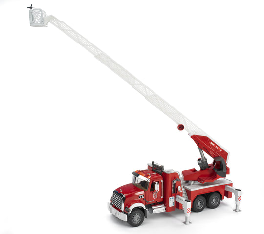 02821 MACK Granite Fire Engine w/ Water Pump and Light & Sound