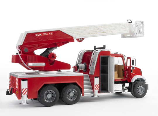 02821 MACK Granite Fire Engine w/ Water Pump and Light & Sound