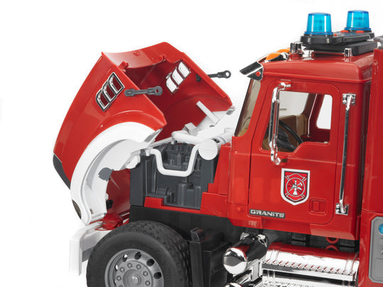 02821 MACK Granite Fire Engine w/ Water Pump and Light & Sound
