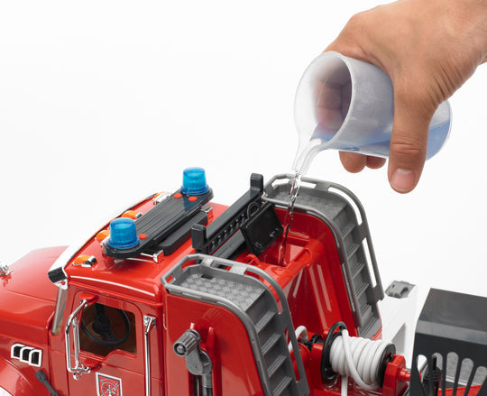 02821 MACK Granite Fire Engine w/ Water Pump and Light & Sound