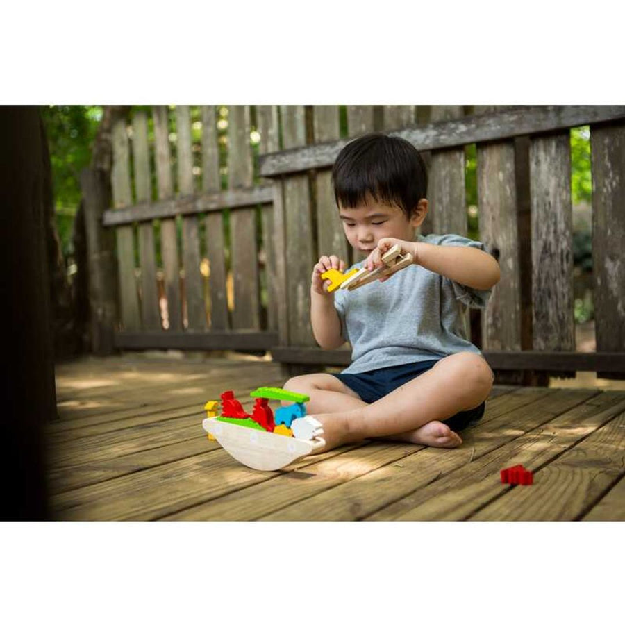 5136 Balancing Boat