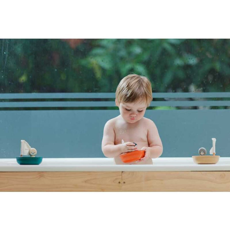 5711 Sailing Boat - Penguin