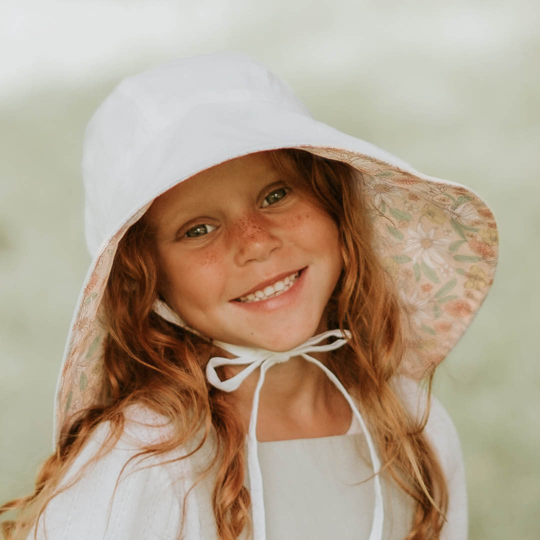 'Sightseer' Girls Wide-Brimmed Sun Bonnet -Wildflower / Blanc