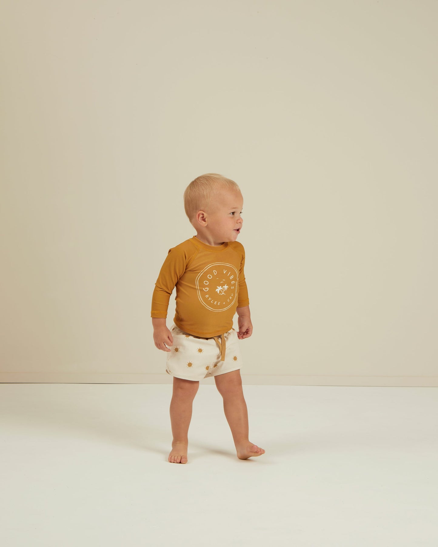 rashguard | good vibes + swim trunk | suns SET